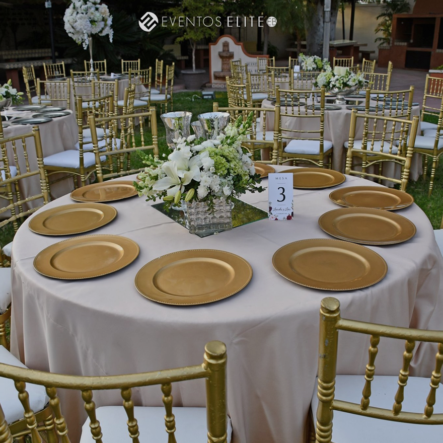 Mobiliario y decoración de salón por Eventos Elite